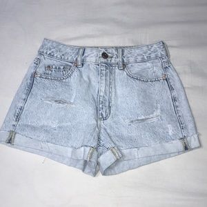 garage denim mom jeans shorts in light blue wash!!